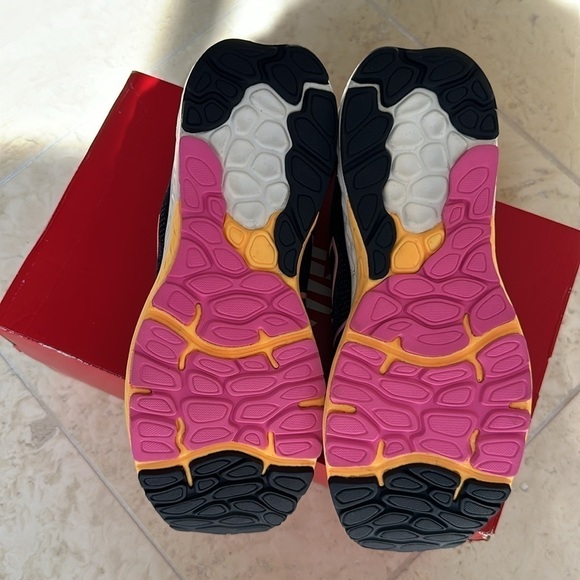 NEW BALANCE NEW sneakers size 9-1/2 - Picture 3 of 9